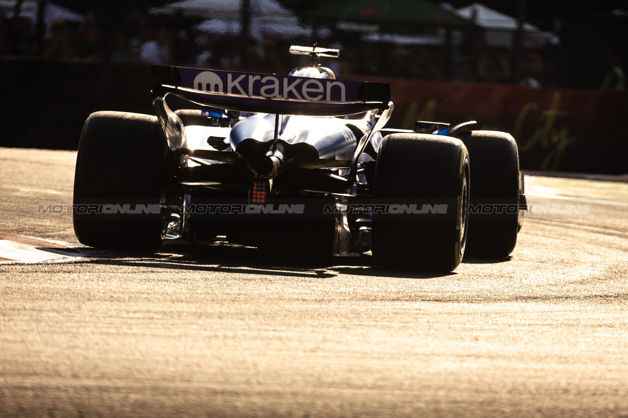 GP MESSICO, Carlos Sainz (ESP) Atlassian Williams Racing FW47.
24.10.2025. Formula 1 World Championship, Rd 20, Mexican Grand Prix, Mexico City, Mexico, Practice Day.
- www.xpbimages.com, EMail: requests@xpbimages.com © Copyright: Bearne / XPB Images