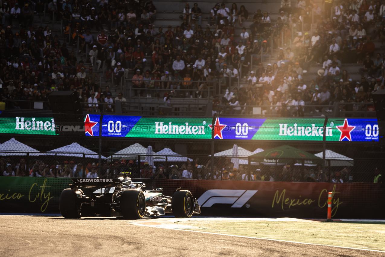 GP MESSICO, Andrea Kimi Antonelli (ITA) Mercedes AMG F1 W16.

24.10.2025. Formula 1 World Championship, Rd 20, Mexican Grand Prix, Mexico City, Mexico, Practice Day.

- www.xpbimages.com, EMail: requests@xpbimages.com © Copyright: Bearne / XPB Images