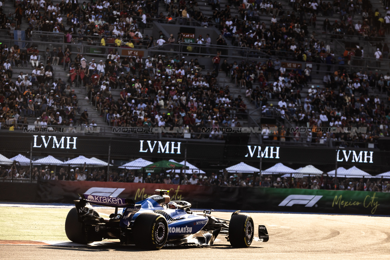 GP MESSICO, Carlos Sainz (ESP) Atlassian Williams Racing FW47.
24.10.2025. Formula 1 World Championship, Rd 20, Mexican Grand Prix, Mexico City, Mexico, Practice Day.
- www.xpbimages.com, EMail: requests@xpbimages.com © Copyright: Bearne / XPB Images