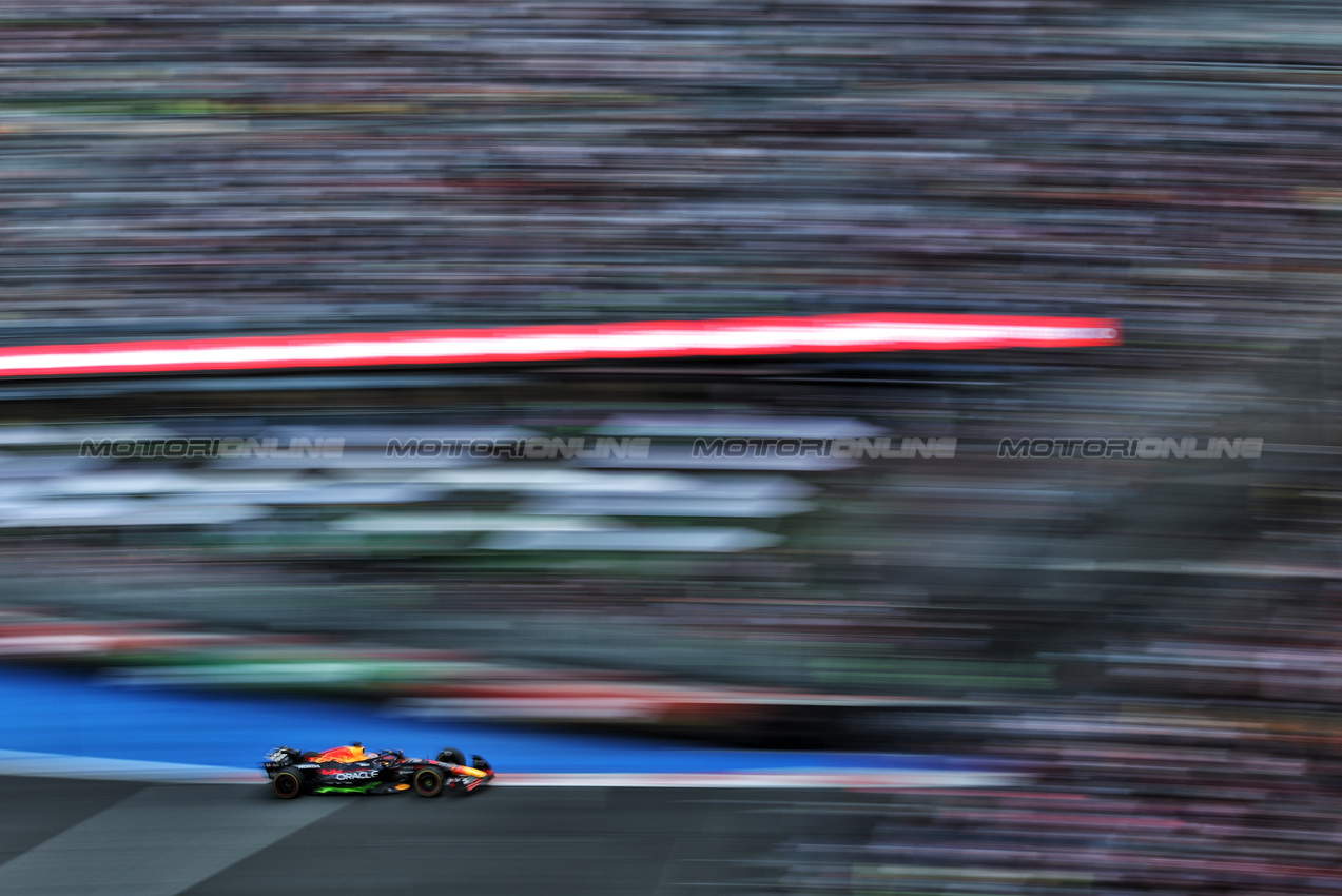 GP MESSICO, Max Verstappen (NLD) Red Bull Racing RB21.

24.10.2025. Formula 1 World Championship, Rd 20, Mexican Grand Prix, Mexico City, Mexico, Practice Day.

- www.xpbimages.com, EMail: requests@xpbimages.com © Copyright: Moy / XPB Images