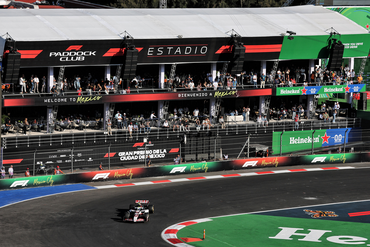 GP MESSICO, Oliver Bearman (GBR) Haas VF-25.
24.10.2025. Formula 1 World Championship, Rd 20, Mexican Grand Prix, Mexico City, Mexico, Practice Day.
- www.xpbimages.com, EMail: requests@xpbimages.com © Copyright: Moy / XPB Images