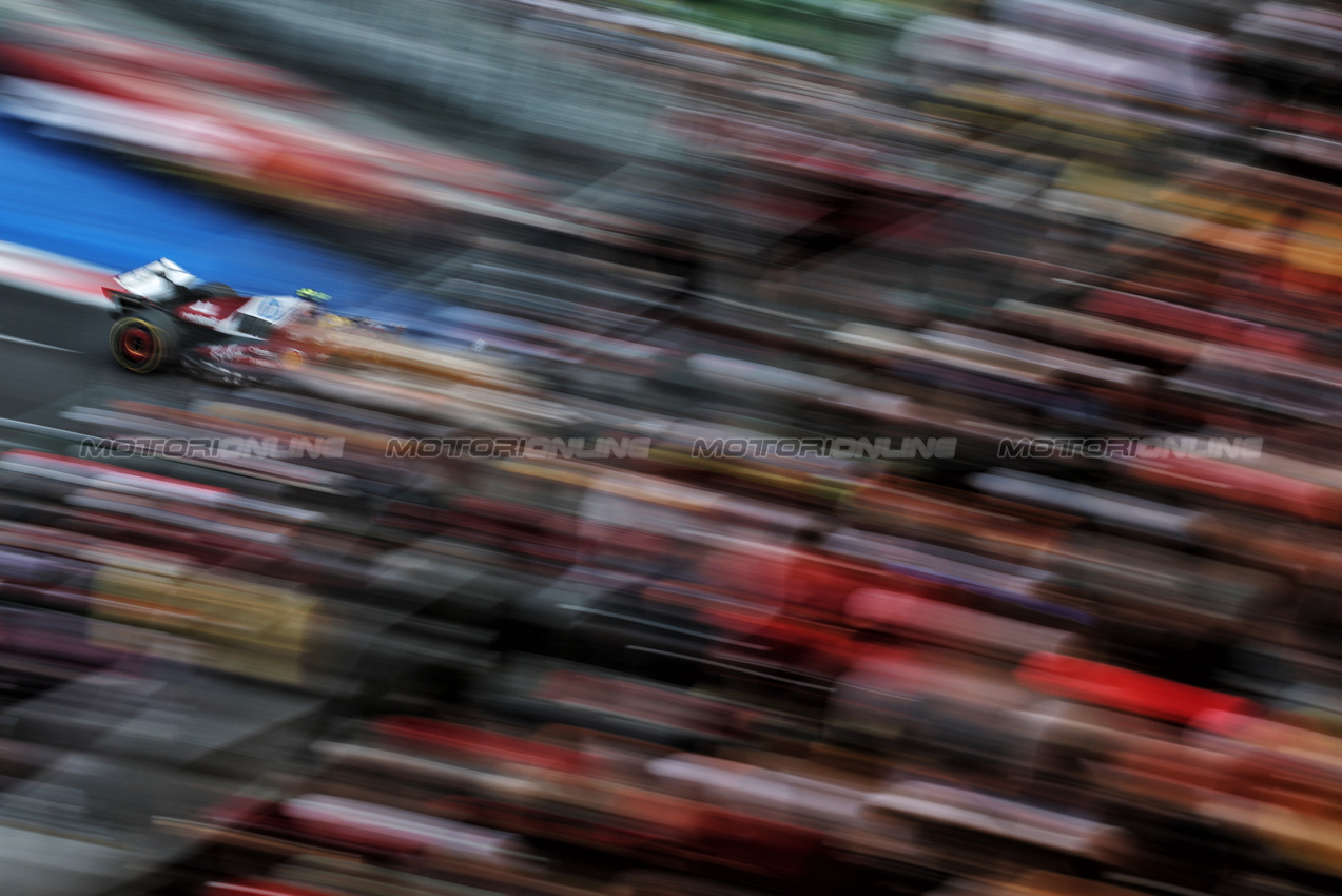 GP MESSICO, Lewis Hamilton (GBR) Ferrari SF-25.

24.10.2025. Formula 1 World Championship, Rd 20, Mexican Grand Prix, Mexico City, Mexico, Practice Day.

- www.xpbimages.com, EMail: requests@xpbimages.com © Copyright: Moy / XPB Images