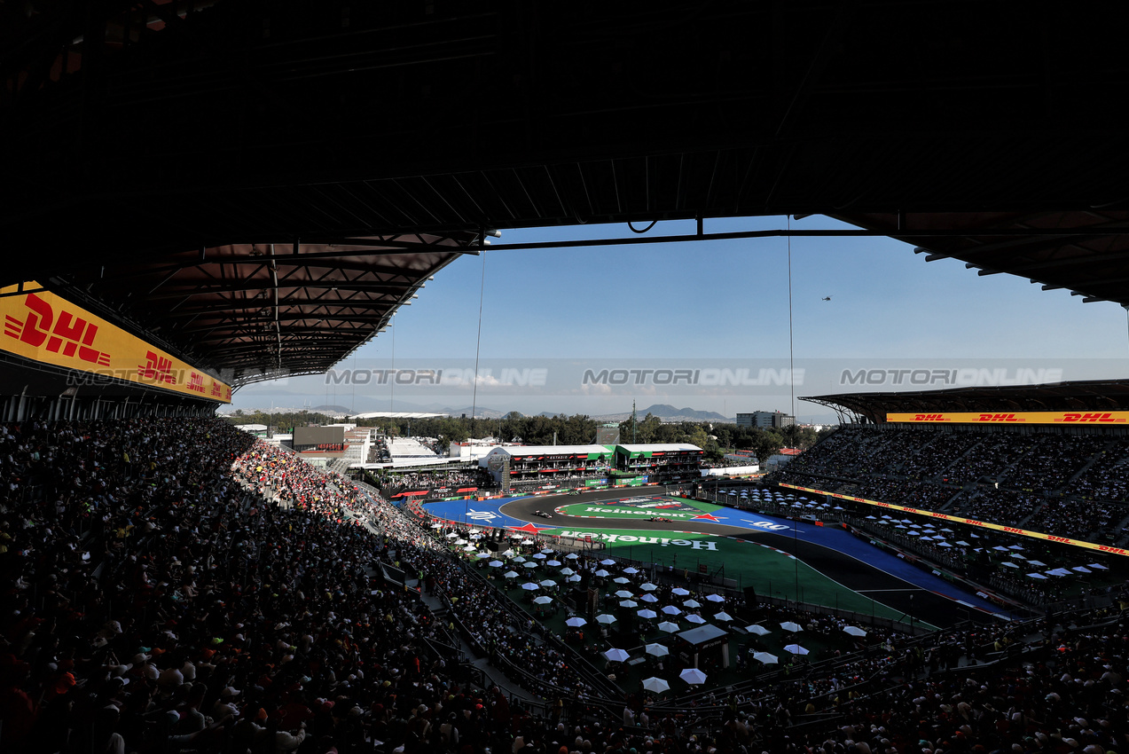 GP MESSICO, Lewis Hamilton (GBR) Ferrari SF-25.
24.10.2025. Formula 1 World Championship, Rd 20, Mexican Grand Prix, Mexico City, Mexico, Practice Day.
- www.xpbimages.com, EMail: requests@xpbimages.com © Copyright: Moy / XPB Images
