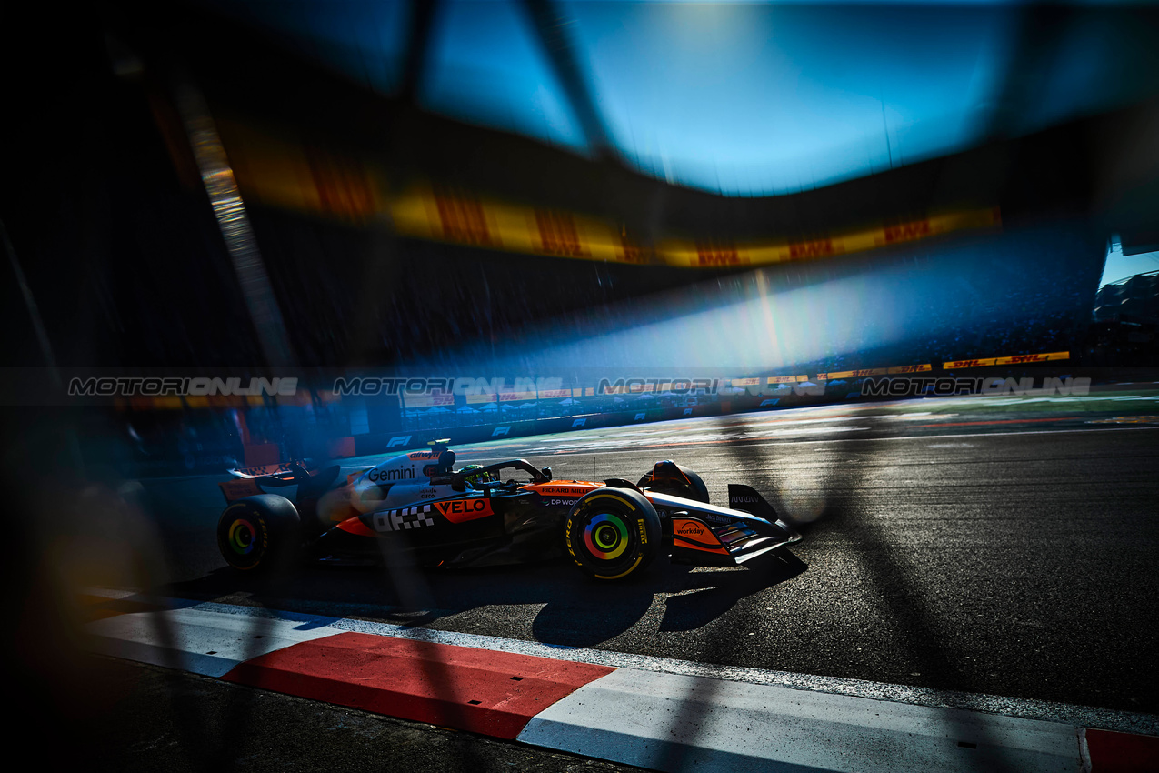 GP MESSICO, Lando Norris (GBR) McLaren MCL39.
24.10.2025. Formula 1 World Championship, Rd 20, Mexican Grand Prix, Mexico City, Mexico, Practice Day.