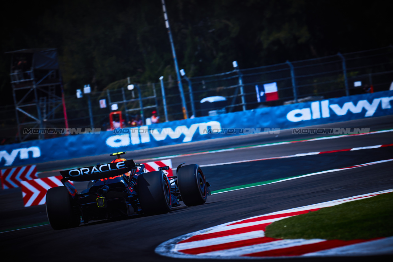 GP MESSICO, Yuki Tsunoda (JPN) Red Bull Racing RB21.
24.10.2025. Formula 1 World Championship, Rd 20, Mexican Grand Prix, Mexico City, Mexico, Practice Day.