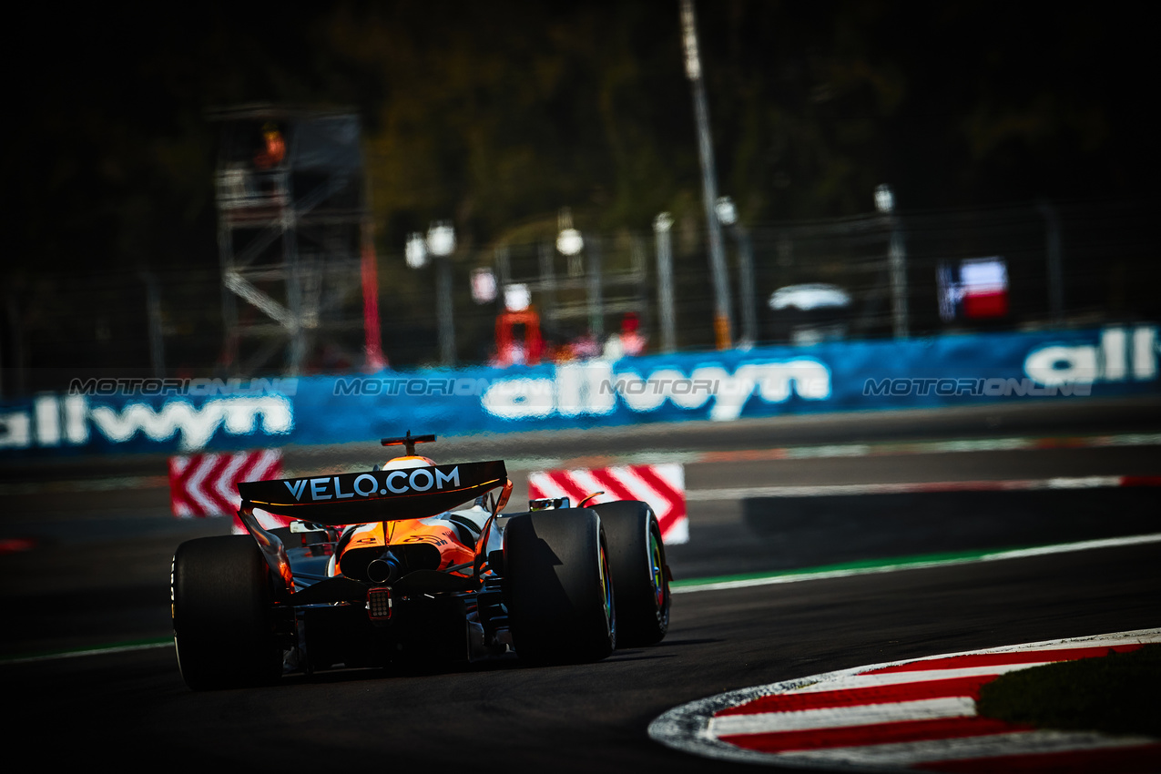GP MESSICO, Oscar Piastri (AUS) McLaren MCL39.
24.10.2025. Formula 1 World Championship, Rd 20, Mexican Grand Prix, Mexico City, Mexico, Practice Day.