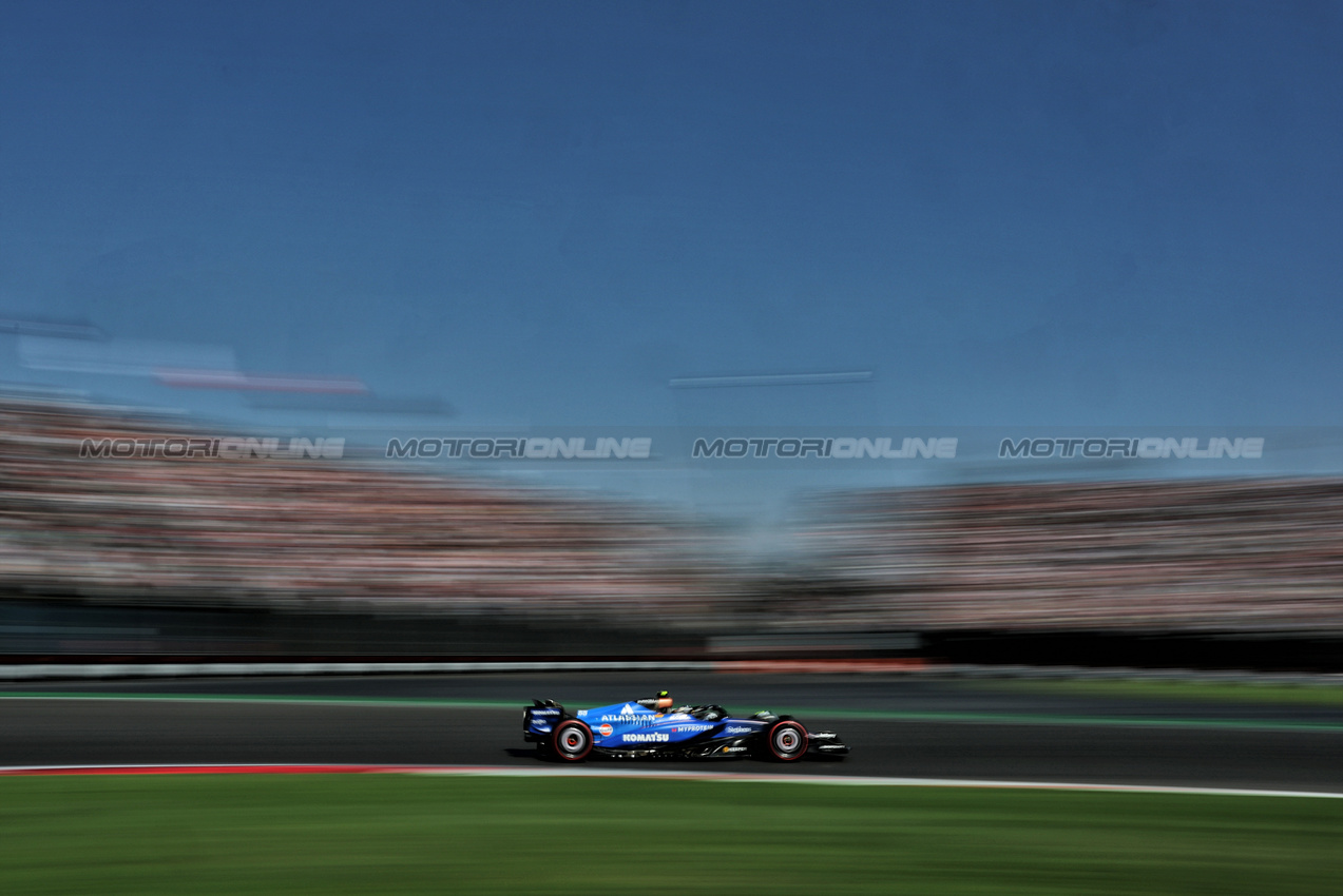 GP MESSICO, Carlos Sainz (ESP) Atlassian Williams Racing FW47.
25.10.2025. Formula 1 World Championship, Rd 20, Mexican Grand Prix, Mexico City, Mexico, Qualifiche Day.
- www.xpbimages.com, EMail: requests@xpbimages.com © Copyright: Charniaux / XPB Images