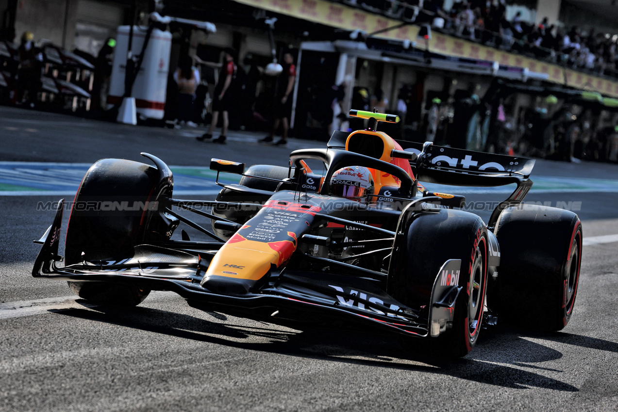 GP MESSICO, Yuki Tsunoda (JPN) Red Bull Racing RB21.
25.10.2025. Formula 1 World Championship, Rd 20, Mexican Grand Prix, Mexico City, Mexico, Qualifiche Day.
- www.xpbimages.com, EMail: requests@xpbimages.com © Copyright: Batchelor / XPB Images