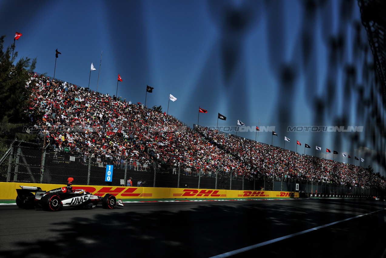 GP MESSICO, Esteban Ocon (FRA) Haas VF-25.
25.10.2025. Formula 1 World Championship, Rd 20, Mexican Grand Prix, Mexico City, Mexico, Qualifiche Day.
- www.xpbimages.com, EMail: requests@xpbimages.com © Copyright: Charniaux / XPB Images