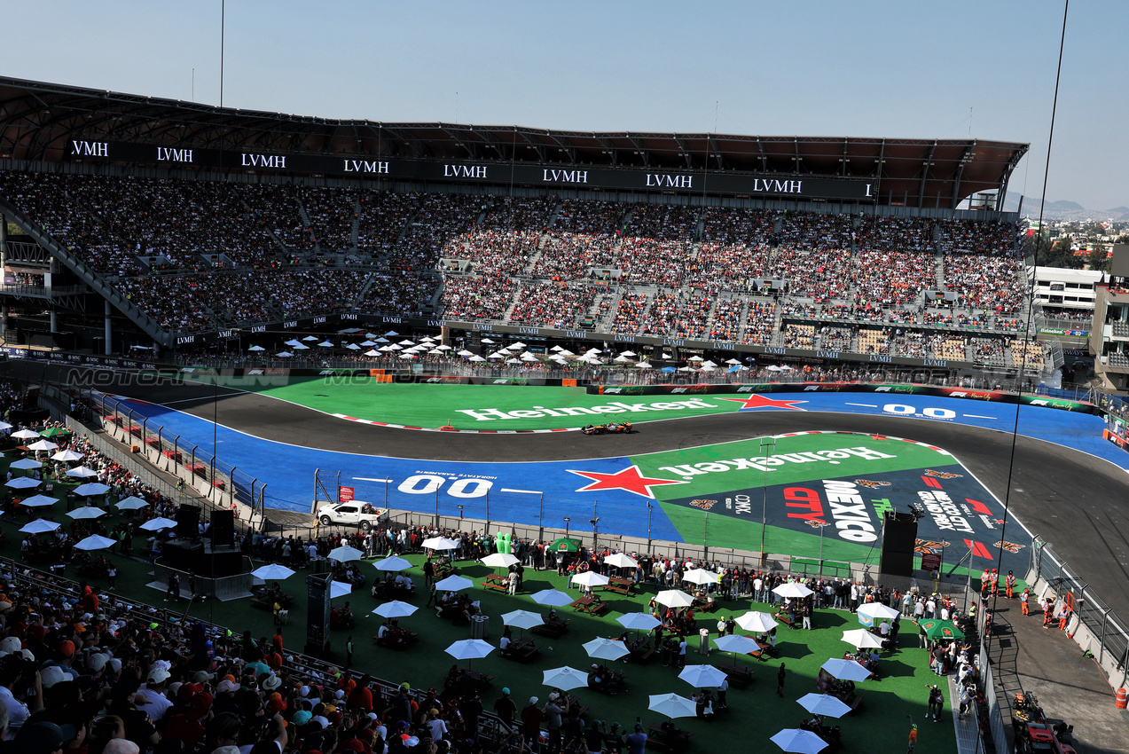 GP MESSICO, Lando Norris (GBR) McLaren MCL39.
25.10.2025. Formula 1 World Championship, Rd 20, Mexican Grand Prix, Mexico City, Mexico, Qualifiche Day.
- www.xpbimages.com, EMail: requests@xpbimages.com © Copyright: Moy / XPB Images
