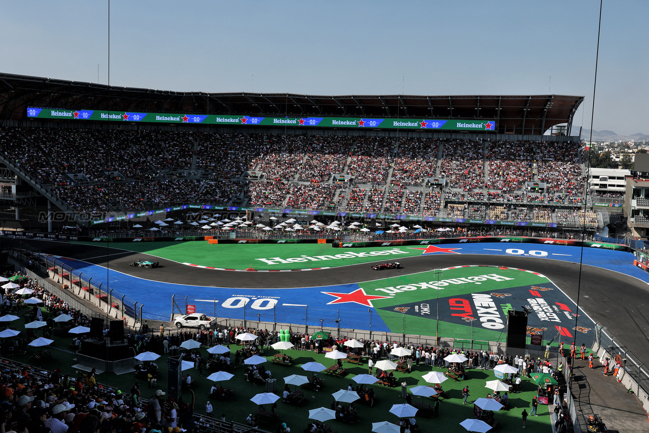 GP MESSICO, Lance Stroll (CDN) Aston Martin F1 Team AMR25.
25.10.2025. Formula 1 World Championship, Rd 20, Mexican Grand Prix, Mexico City, Mexico, Qualifiche Day.
- www.xpbimages.com, EMail: requests@xpbimages.com © Copyright: Moy / XPB Images