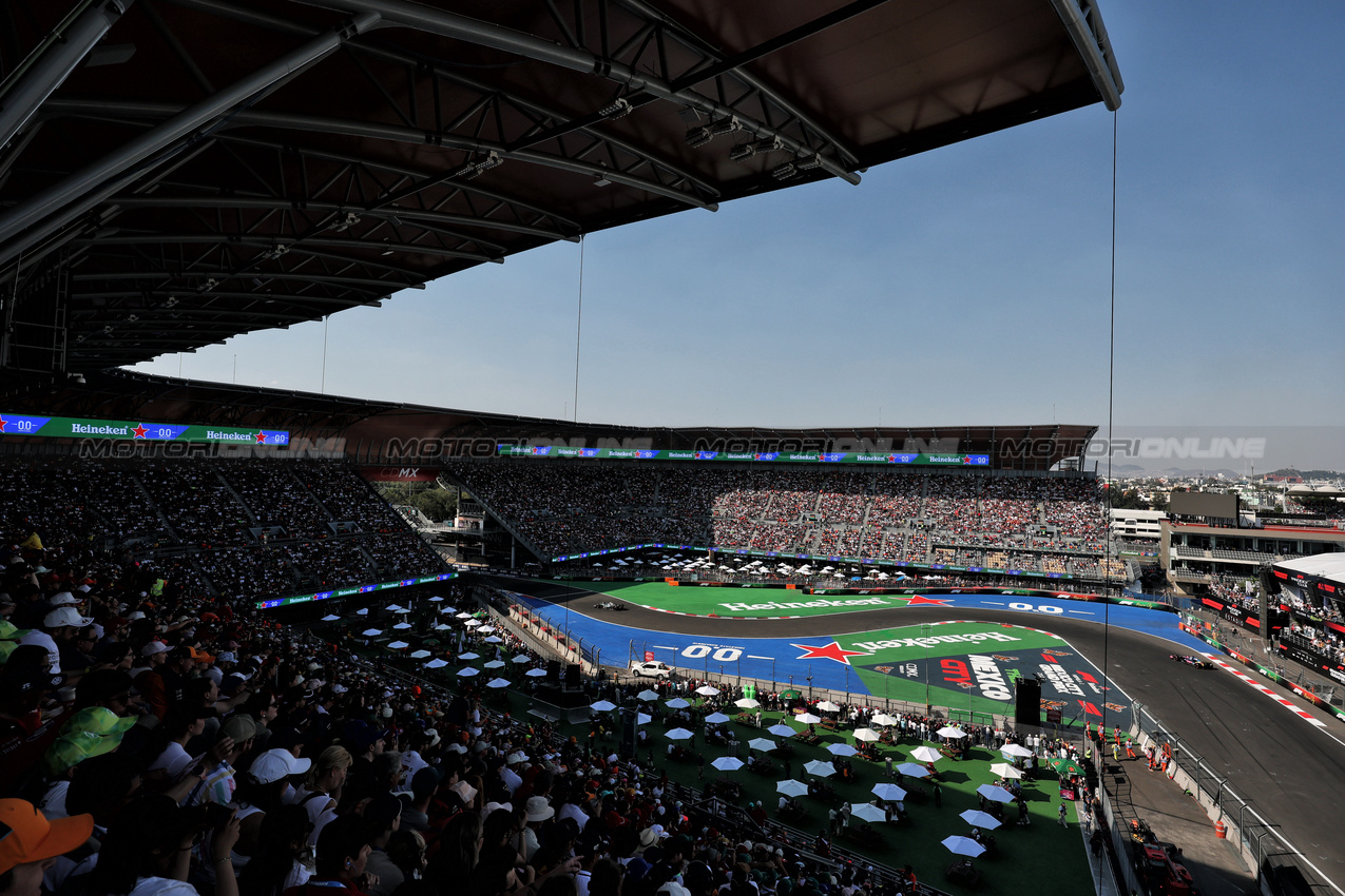 GP MESSICO, Andrea Kimi Antonelli (ITA) Mercedes AMG F1 W16.

25.10.2025. Formula 1 World Championship, Rd 20, Mexican Grand Prix, Mexico City, Mexico, Qualifiche Day.

- www.xpbimages.com, EMail: requests@xpbimages.com © Copyright: Moy / XPB Images