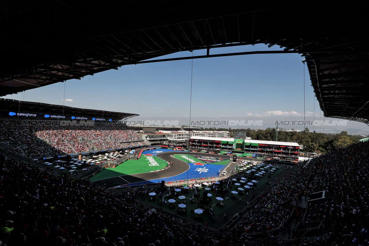 GP MESSICO, Lando Norris (GBR) McLaren MCL39.
25.10.2025. Formula 1 World Championship, Rd 20, Mexican Grand Prix, Mexico City, Mexico, Qualifiche Day.
- www.xpbimages.com, EMail: requests@xpbimages.com © Copyright: Moy / XPB Images