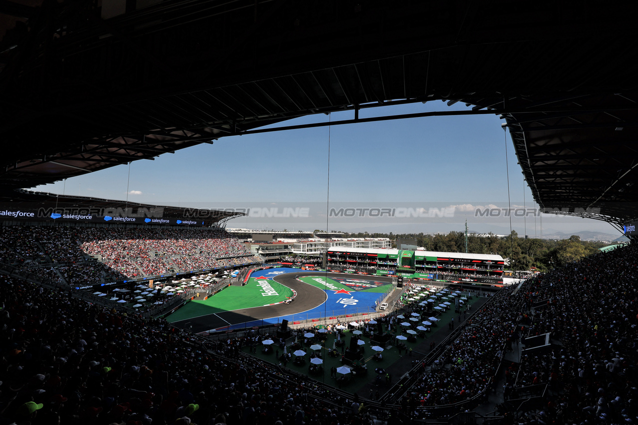GP MESSICO, Isack Hadjar (FRA) Racing Bulls VCARB 02.

25.10.2025. Formula 1 World Championship, Rd 20, Mexican Grand Prix, Mexico City, Mexico, Qualifiche Day.

- www.xpbimages.com, EMail: requests@xpbimages.com © Copyright: Moy / XPB Images