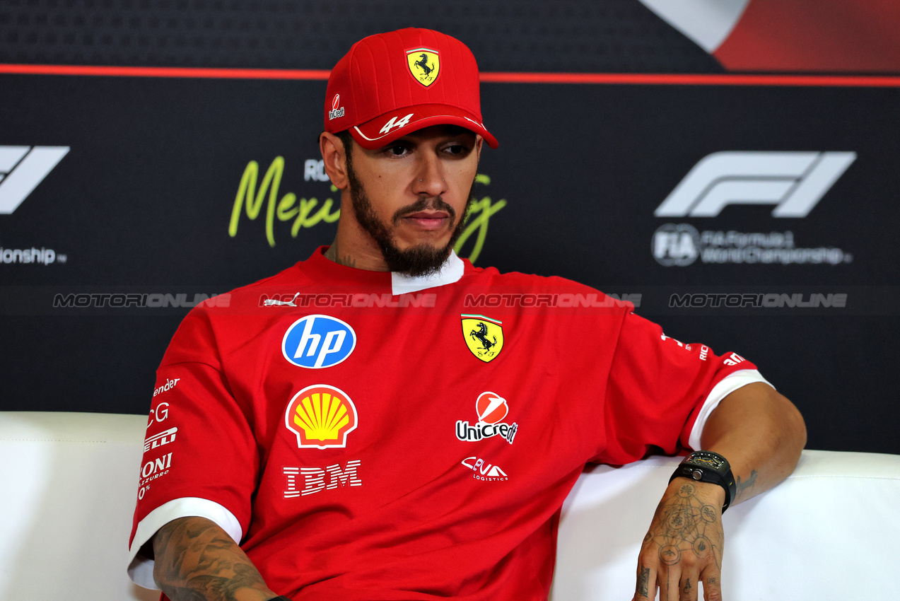 GP MESSICO, Lewis Hamilton (GBR) Ferrari in the post qualifying FIA Press Conference.

25.10.2025. Formula 1 World Championship, Rd 20, Mexican Grand Prix, Mexico City, Mexico, Qualifiche Day.

- www.xpbimages.com, EMail: requests@xpbimages.com © Copyright: Moy / XPB Images