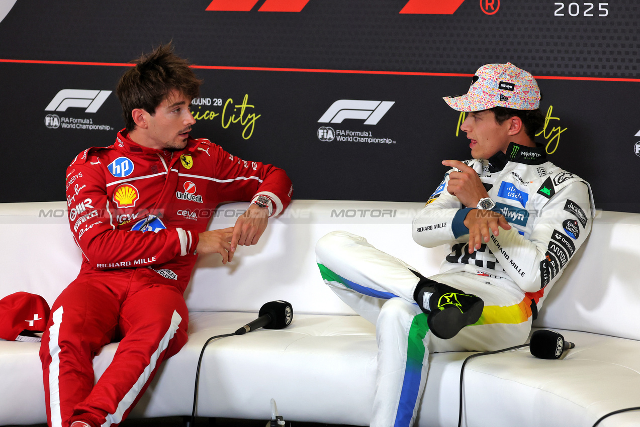 GP MESSICO, (L to R): LCharles Leclerc (MON) Ferrari e Lando Norris (GBR) McLaren in the post qualifying FIA Press Conference.

25.10.2025. Formula 1 World Championship, Rd 20, Mexican Grand Prix, Mexico City, Mexico, Qualifiche Day.

- www.xpbimages.com, EMail: requests@xpbimages.com © Copyright: Moy / XPB Images