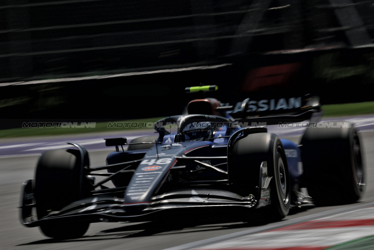 GP MESSICO, Luke Browning (GBR) Atlassian Williams Racing FW47 Academy Driver.
24.10.2025. Formula 1 World Championship, Rd 20, Mexican Grand Prix, Mexico City, Mexico, Practice Day.
- www.xpbimages.com, EMail: requests@xpbimages.com © Copyright: Charniaux / XPB Images