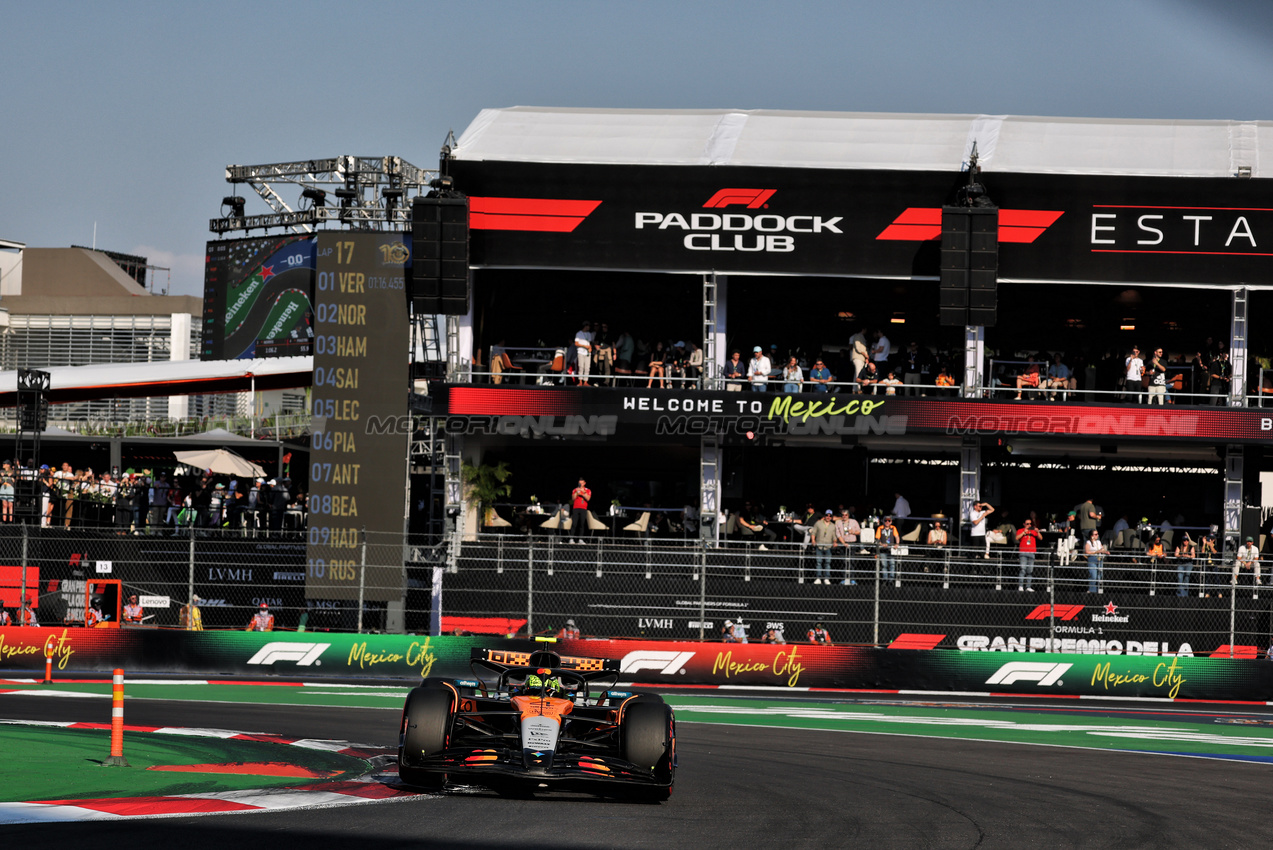 GP MESSICO, Lando Norris (GBR) McLaren MCL39.
25.10.2025. Formula 1 World Championship, Rd 20, Mexican Grand Prix, Mexico City, Mexico, Qualifiche Day.
- www.xpbimages.com, EMail: requests@xpbimages.com © Copyright: Moy / XPB Images