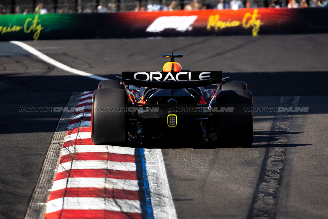 GP MESSICO, Max Verstappen (NLD) Red Bull Racing RB21.
25.10.2025. Formula 1 World Championship, Rd 20, Mexican Grand Prix, Mexico City, Mexico, Qualifiche Day.
- www.xpbimages.com, EMail: requests@xpbimages.com © Copyright: Bearne / XPB Images