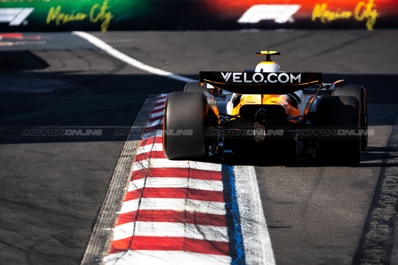 GP MESSICO, Lando Norris (GBR) McLaren MCL39.

25.10.2025. Formula 1 World Championship, Rd 20, Mexican Grand Prix, Mexico City, Mexico, Qualifiche Day.

- www.xpbimages.com, EMail: requests@xpbimages.com © Copyright: Bearne / XPB Images