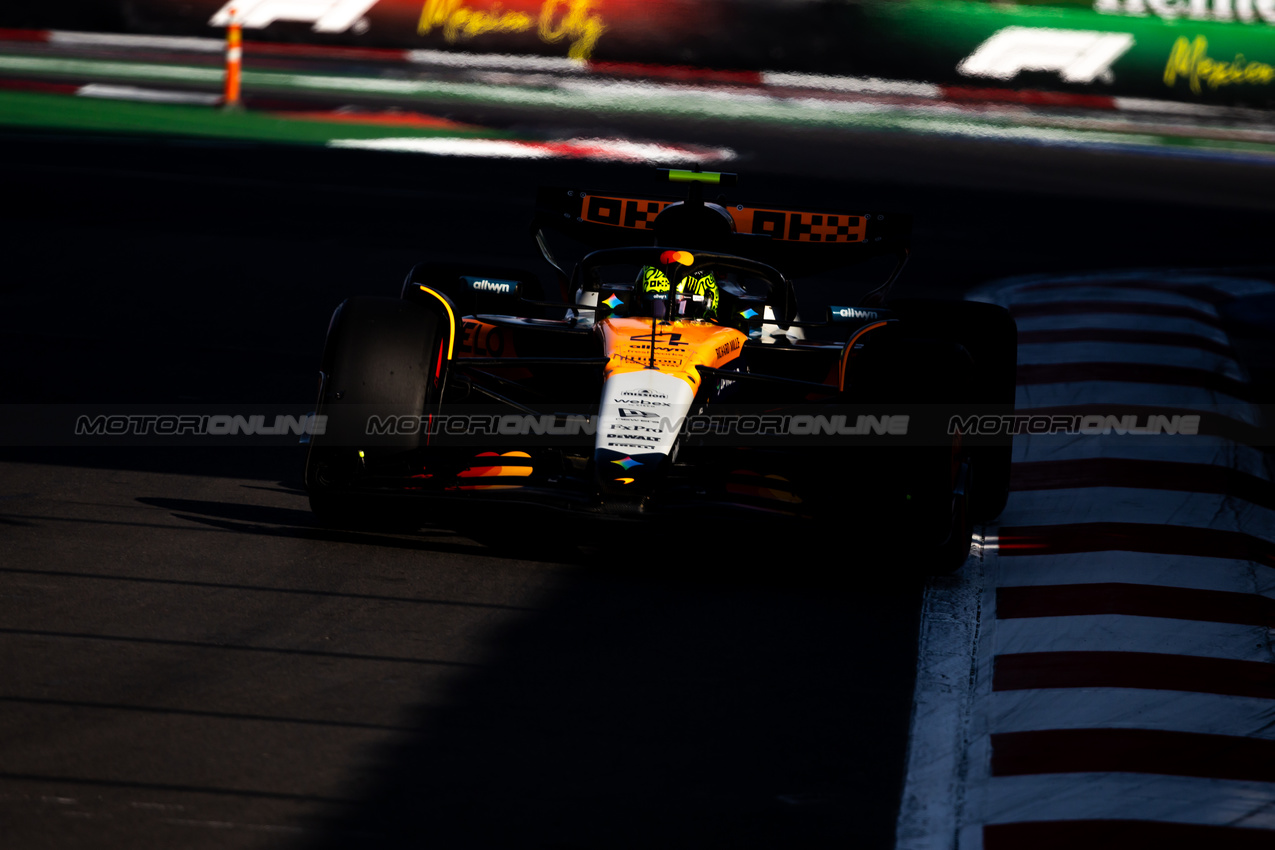 GP MESSICO, Lando Norris (GBR) McLaren MCL39.

25.10.2025. Formula 1 World Championship, Rd 20, Mexican Grand Prix, Mexico City, Mexico, Qualifiche Day.

- www.xpbimages.com, EMail: requests@xpbimages.com © Copyright: Bearne / XPB Images