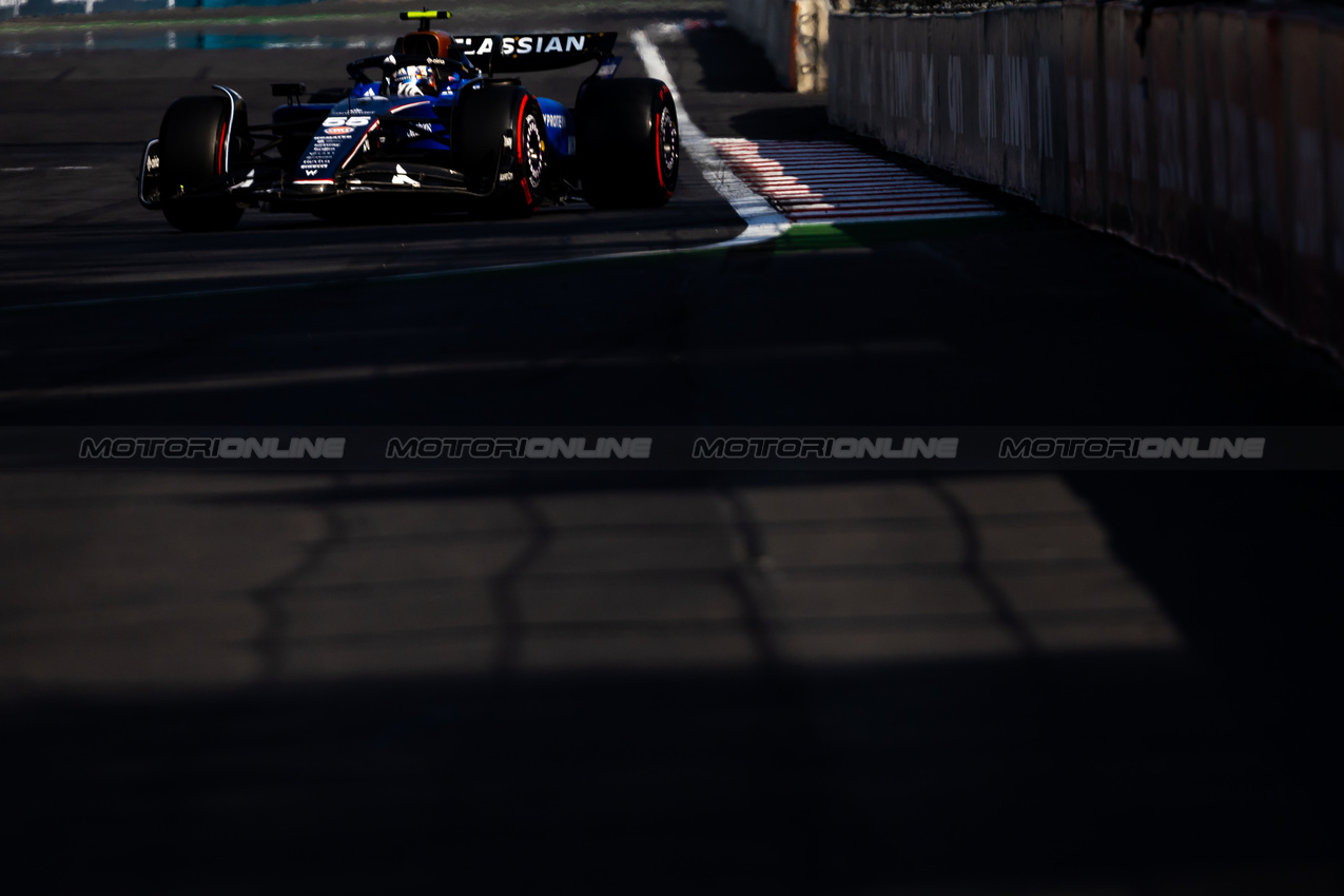 GP MESSICO, Carlos Sainz (ESP) Atlassian Williams Racing FW47.
25.10.2025. Formula 1 World Championship, Rd 20, Mexican Grand Prix, Mexico City, Mexico, Qualifiche Day.
- www.xpbimages.com, EMail: requests@xpbimages.com © Copyright: Bearne / XPB Images