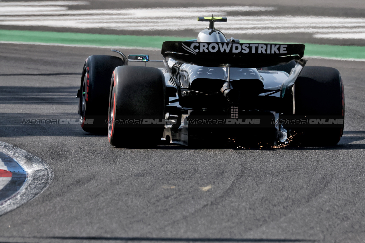 GP MESSICO, Andrea Kimi Antonelli (ITA) Mercedes AMG F1 W16.
25.10.2025. Formula 1 World Championship, Rd 20, Mexican Grand Prix, Mexico City, Mexico, Qualifiche Day.
- www.xpbimages.com, EMail: requests@xpbimages.com © Copyright: Coates / XPB Images