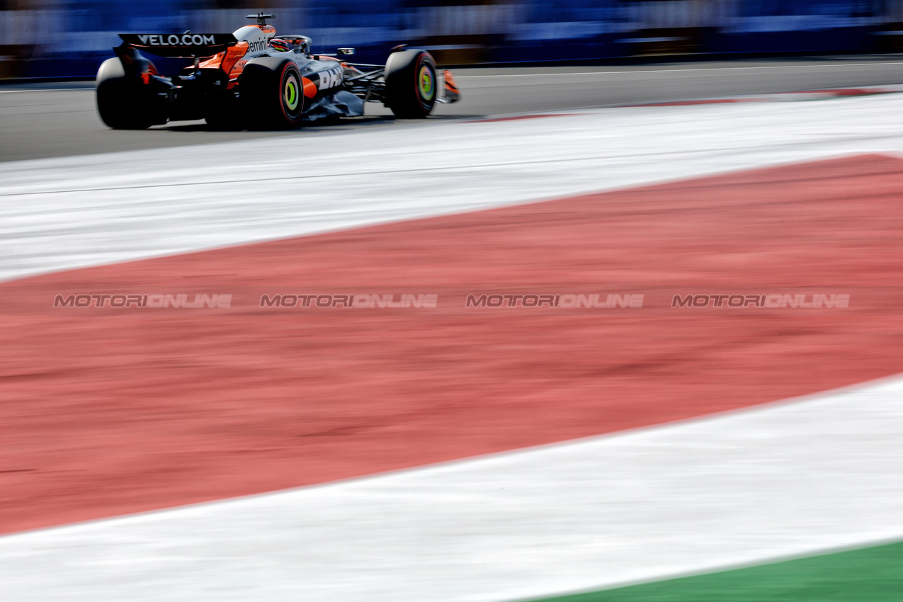 GP MESSICO, Oscar Piastri (AUS) McLaren MCL39.
25.10.2025. Formula 1 World Championship, Rd 20, Mexican Grand Prix, Mexico City, Mexico, Qualifiche Day.
- www.xpbimages.com, EMail: requests@xpbimages.com © Copyright: Coates / XPB Images