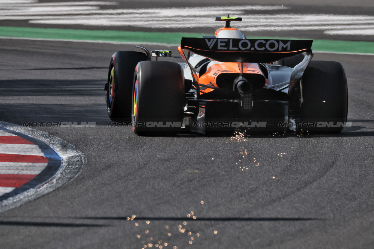 GP MESSICO, Lando Norris (GBR) McLaren MCL39.
25.10.2025. Formula 1 World Championship, Rd 20, Mexican Grand Prix, Mexico City, Mexico, Qualifiche Day.
- www.xpbimages.com, EMail: requests@xpbimages.com © Copyright: Coates / XPB Images