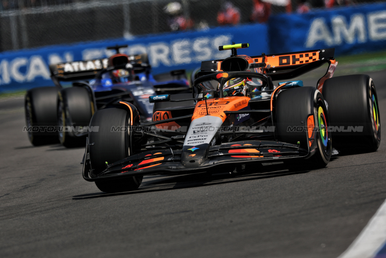 GP MESSICO, Pato O'Ward (MEX) McLaren MCL39 Reserve Driver.
24.10.2025. Formula 1 World Championship, Rd 20, Mexican Grand Prix, Mexico City, Mexico, Practice Day.
- www.xpbimages.com, EMail: requests@xpbimages.com © Copyright: Charniaux / XPB Images