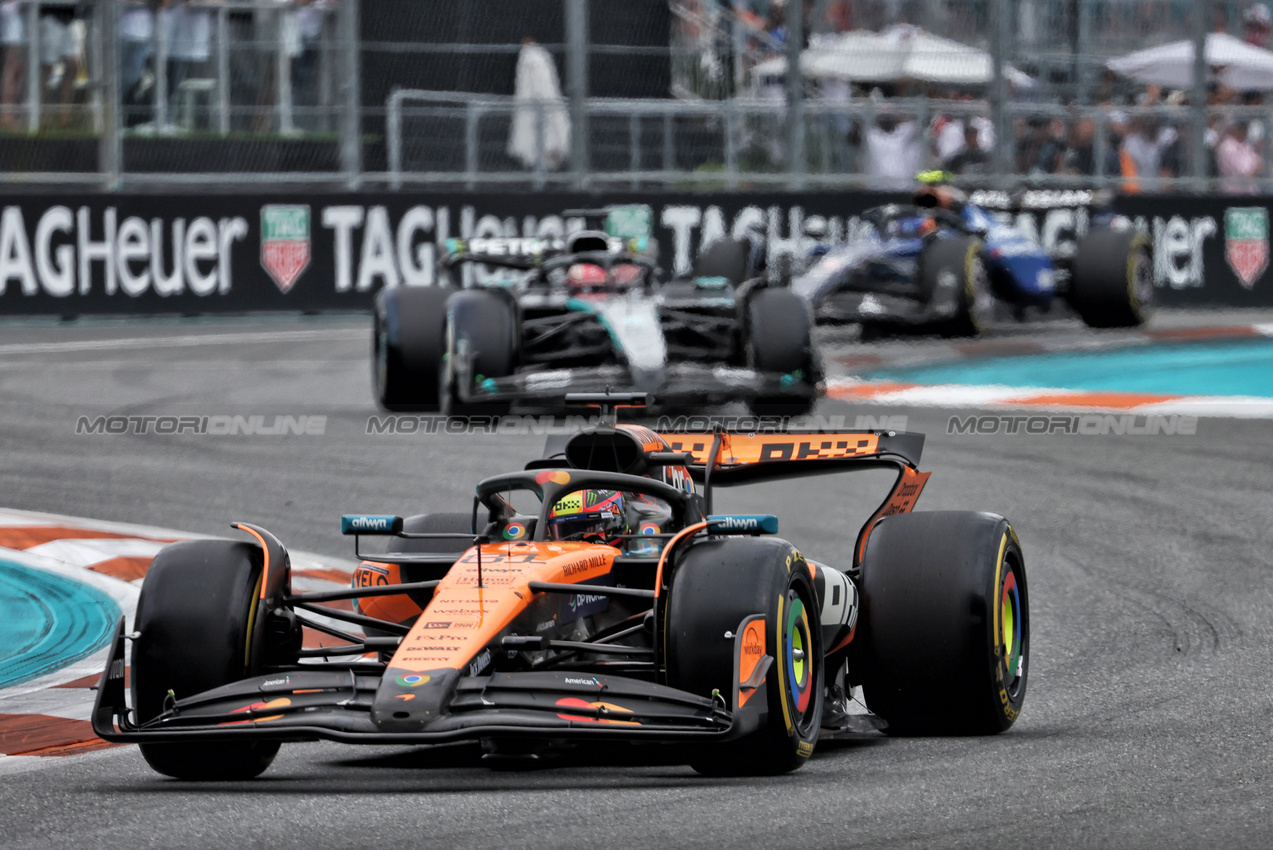GP MIAMI, Oscar Piastri (AUS) McLaren MCL39.

04.05.2025. Formula 1 World Championship, Rd 6, Miami Grand Prix, Miami, Florida, USA, Gara Day.

- www.xpbimages.com, EMail: requests@xpbimages.com © Copyright: Bearne / XPB Images