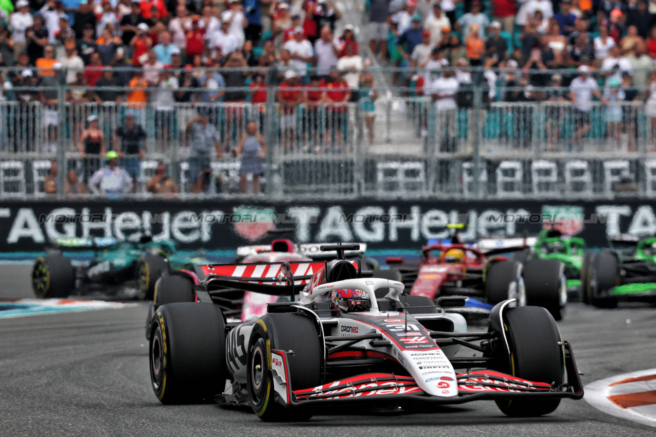 GP MIAMI, Esteban Ocon (FRA) Haas VF-25.

04.05.2025. Formula 1 World Championship, Rd 6, Miami Grand Prix, Miami, Florida, USA, Gara Day.

- www.xpbimages.com, EMail: requests@xpbimages.com © Copyright: Batchelor / XPB Images