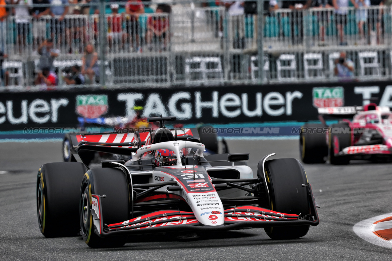 GP MIAMI, Esteban Ocon (FRA) Haas VF-25.

04.05.2025. Formula 1 World Championship, Rd 6, Miami Grand Prix, Miami, Florida, USA, Gara Day.

- www.xpbimages.com, EMail: requests@xpbimages.com © Copyright: Batchelor / XPB Images