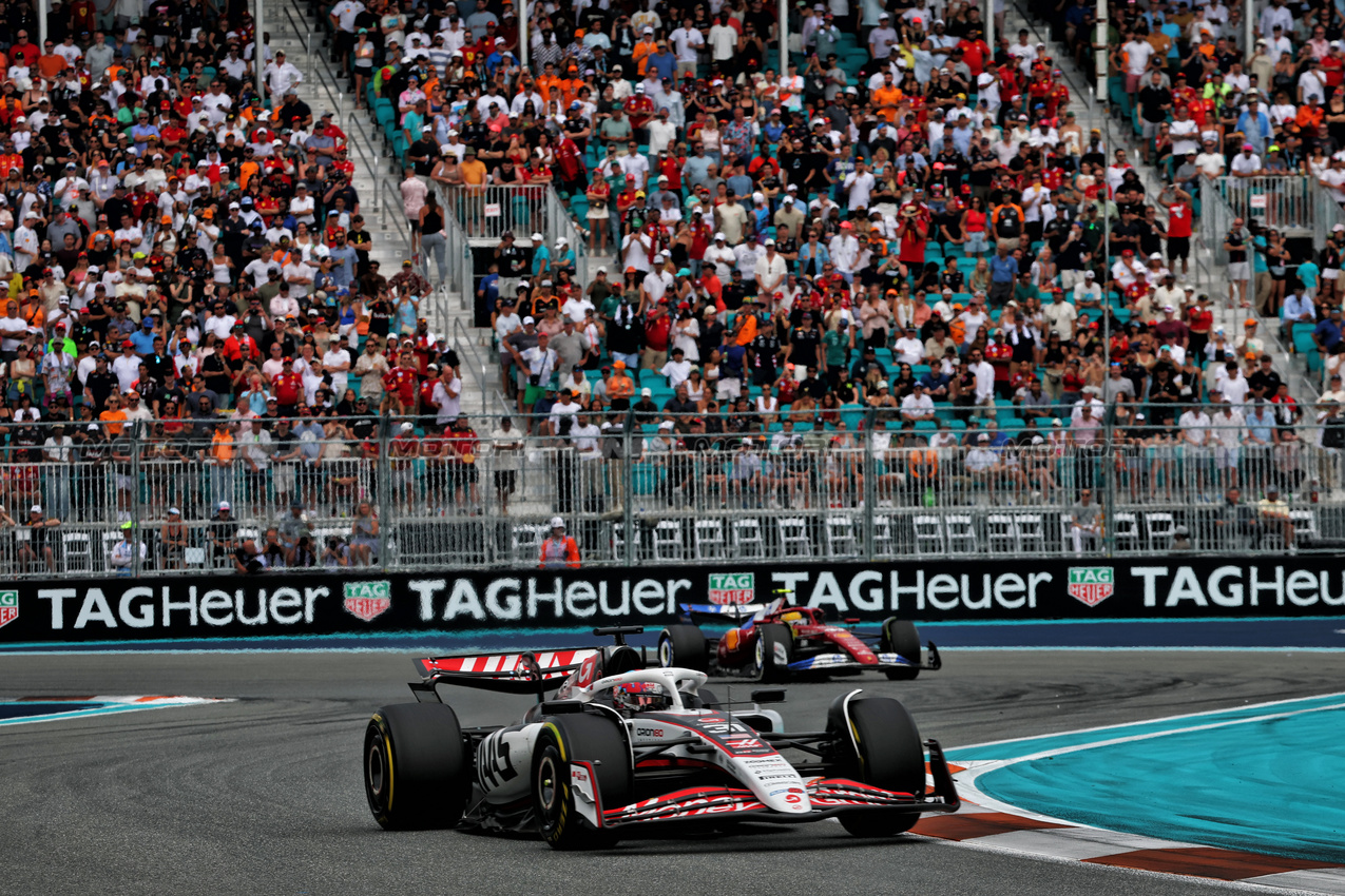 GP MIAMI, Esteban Ocon (FRA) Haas VF-25.

04.05.2025. Formula 1 World Championship, Rd 6, Miami Grand Prix, Miami, Florida, USA, Gara Day.

- www.xpbimages.com, EMail: requests@xpbimages.com © Copyright: Batchelor / XPB Images