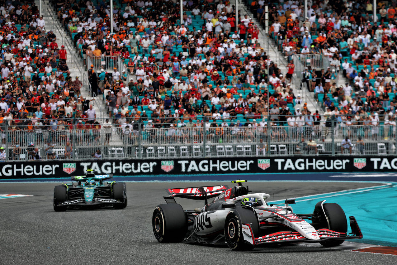 GP MIAMI, Oliver Bearman (GBR) Haas VF-25.

04.05.2025. Formula 1 World Championship, Rd 6, Miami Grand Prix, Miami, Florida, USA, Gara Day.

- www.xpbimages.com, EMail: requests@xpbimages.com © Copyright: Batchelor / XPB Images
