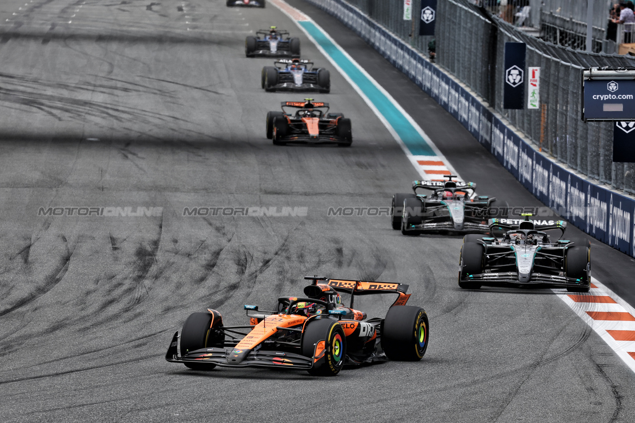GP MIAMI, Oscar Piastri (AUS) McLaren MCL39.

04.05.2025. Formula 1 World Championship, Rd 6, Miami Grand Prix, Miami, Florida, USA, Gara Day.

- www.xpbimages.com, EMail: requests@xpbimages.com © Copyright: Moy / XPB Images