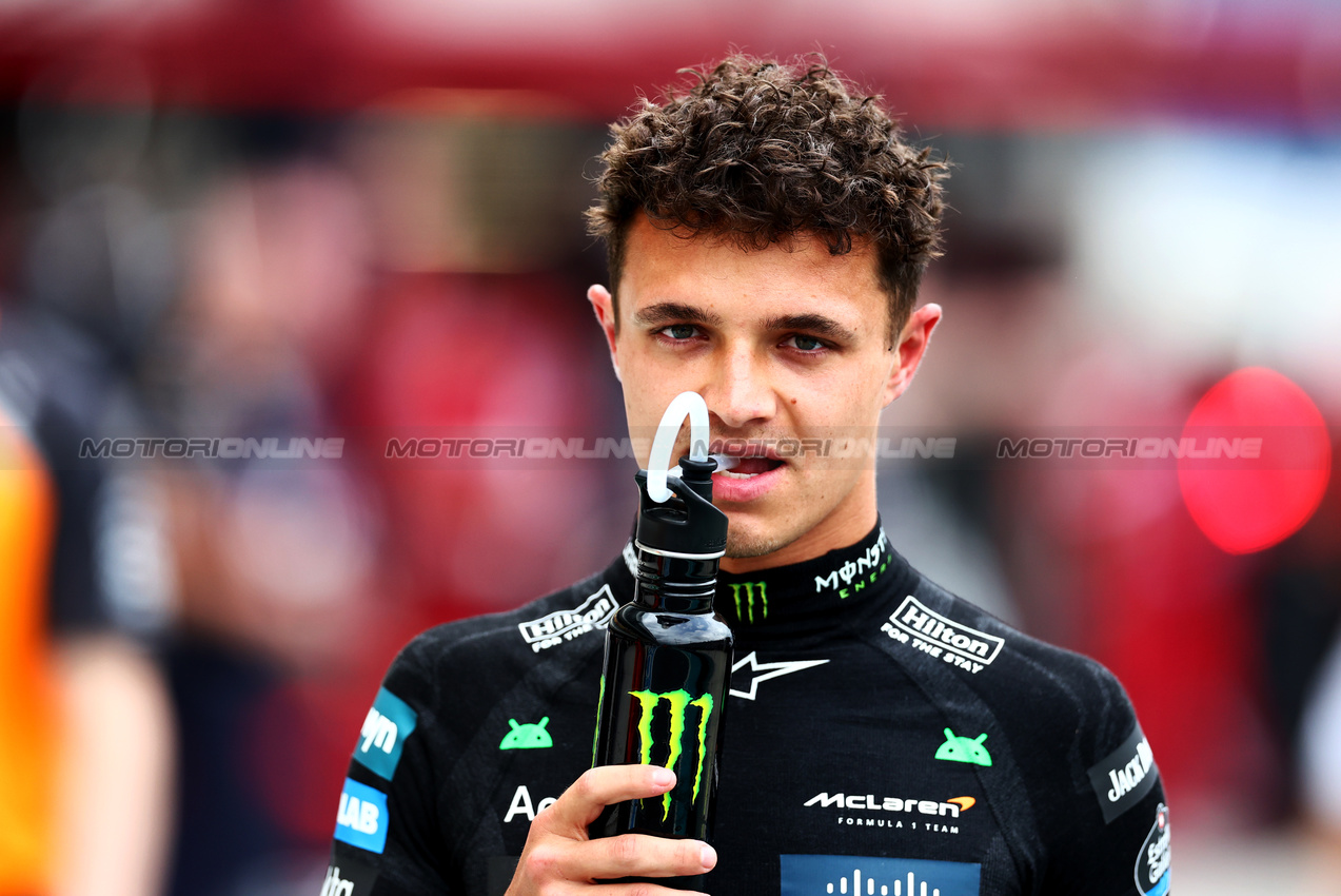 GP MIAMI, Lando Norris (GBR) McLaren on the grid.

04.05.2025. Formula 1 World Championship, Rd 6, Miami Grand Prix, Miami, Florida, USA, Gara Day.

- www.xpbimages.com, EMail: requests@xpbimages.com © Copyright: Charniaux / XPB Images