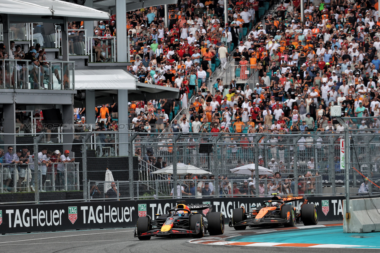 GP MIAMI, Max Verstappen (NLD) Red Bull Racing RB21.

04.05.2025. Formula 1 World Championship, Rd 6, Miami Grand Prix, Miami, Florida, USA, Gara Day.

- www.xpbimages.com, EMail: requests@xpbimages.com © Copyright: Bearne / XPB Images