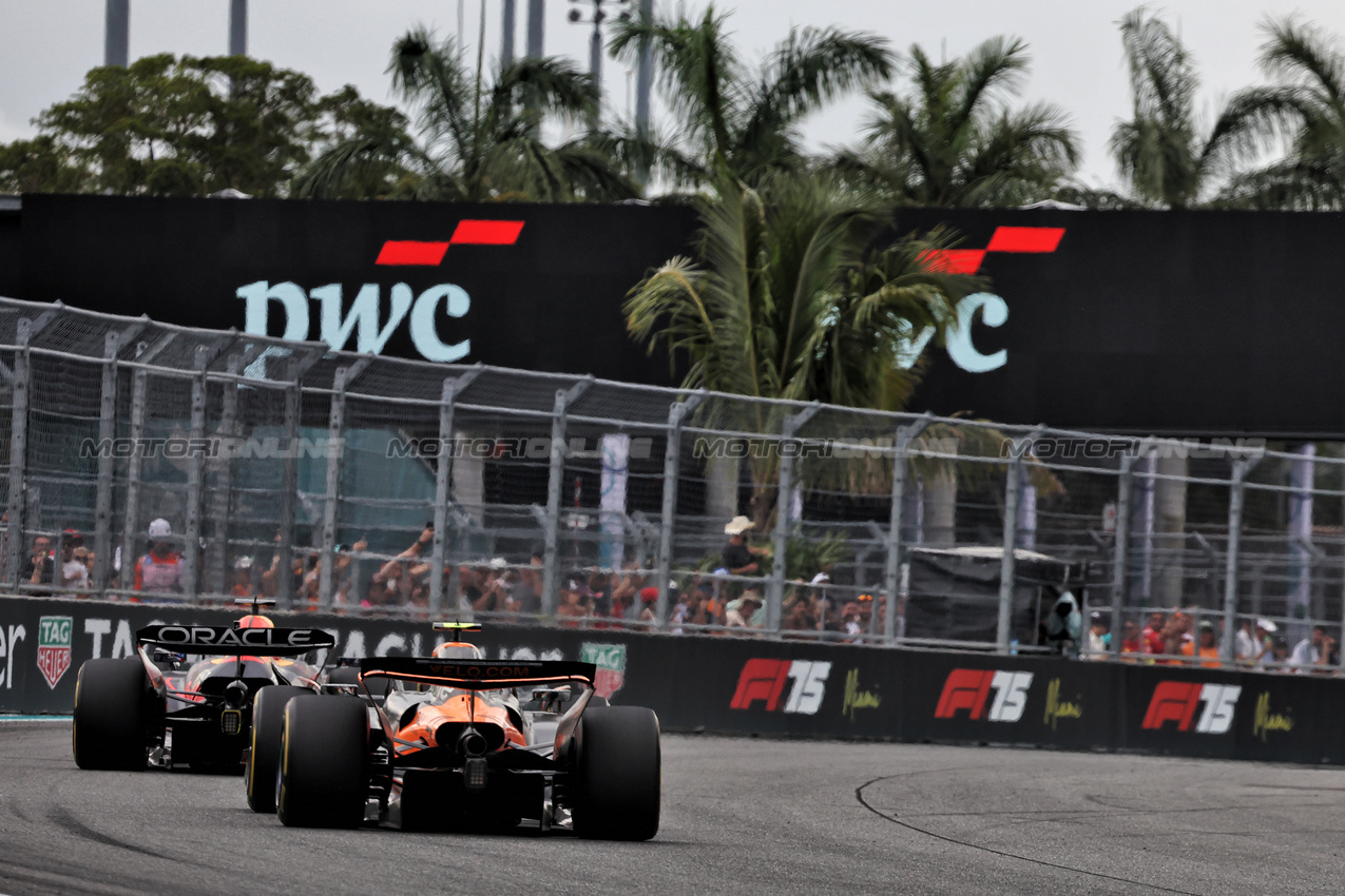 GP MIAMI, Lando Norris (GBR) McLaren MCL39.

04.05.2025. Formula 1 World Championship, Rd 6, Miami Grand Prix, Miami, Florida, USA, Gara Day.

- www.xpbimages.com, EMail: requests@xpbimages.com © Copyright: Bearne / XPB Images