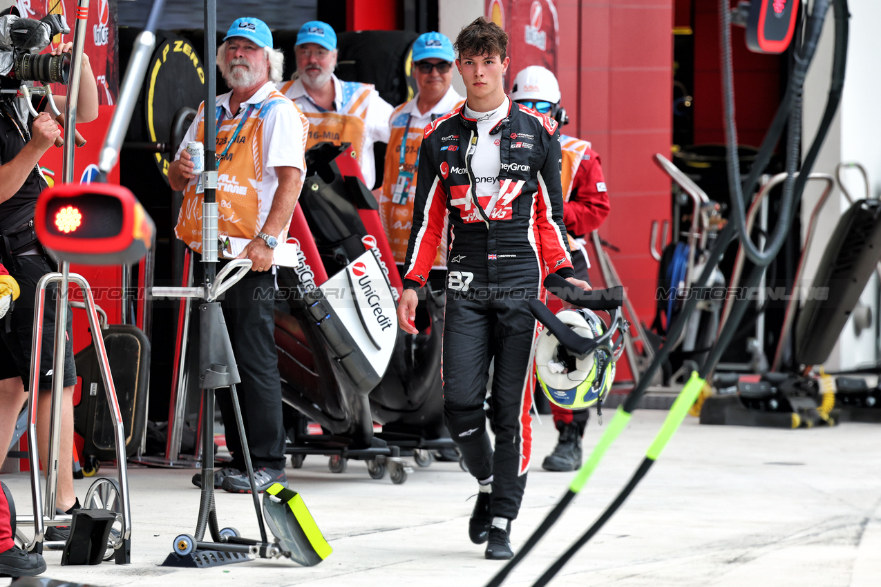 GP MIAMI, Oliver Bearman (GBR) Haas F1 Team retired from the race.

04.05.2025. Formula 1 World Championship, Rd 6, Miami Grand Prix, Miami, Florida, USA, Gara Day.

- www.xpbimages.com, EMail: requests@xpbimages.com © Copyright: Batchelor / XPB Images