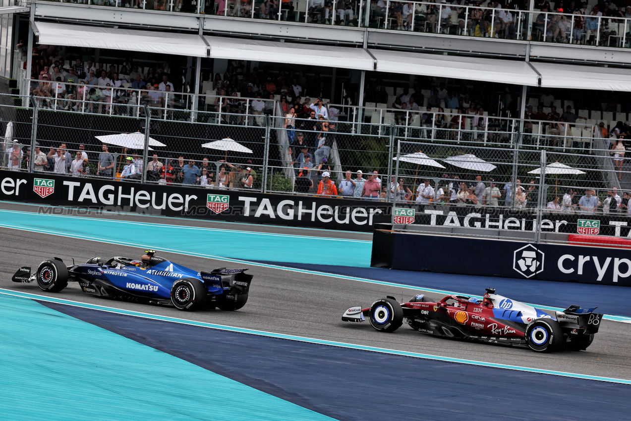GP MIAMI, Carlos Sainz (ESP) Atlassian Williams Racing FW46 davanti a Charles Leclerc (MON) Ferrari SF-25.

04.05.2025. Formula 1 World Championship, Rd 6, Miami Grand Prix, Miami, Florida, USA, Gara Day.

- www.xpbimages.com, EMail: requests@xpbimages.com © Copyright: Moy / XPB Images