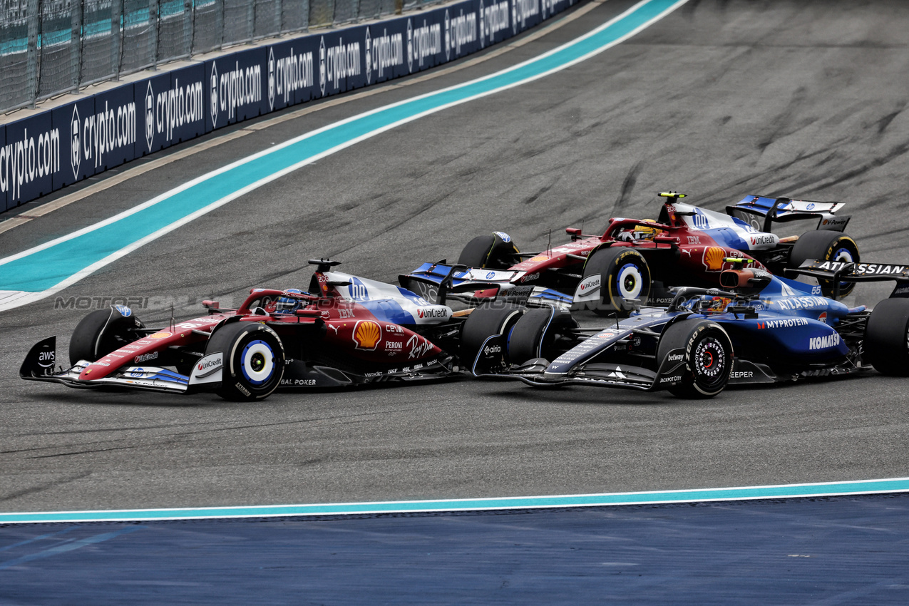 GP MIAMI, Charles Leclerc (MON) Ferrari SF-25 e Carlos Sainz (ESP) Atlassian Williams Racing FW46 battle for position with Lewis Hamilton (GBR) Ferrari SF-25 behind.

04.05.2025. Formula 1 World Championship, Rd 6, Miami Grand Prix, Miami, Florida, USA, Gara Day.

- www.xpbimages.com, EMail: requests@xpbimages.com © Copyright: Moy / XPB Images