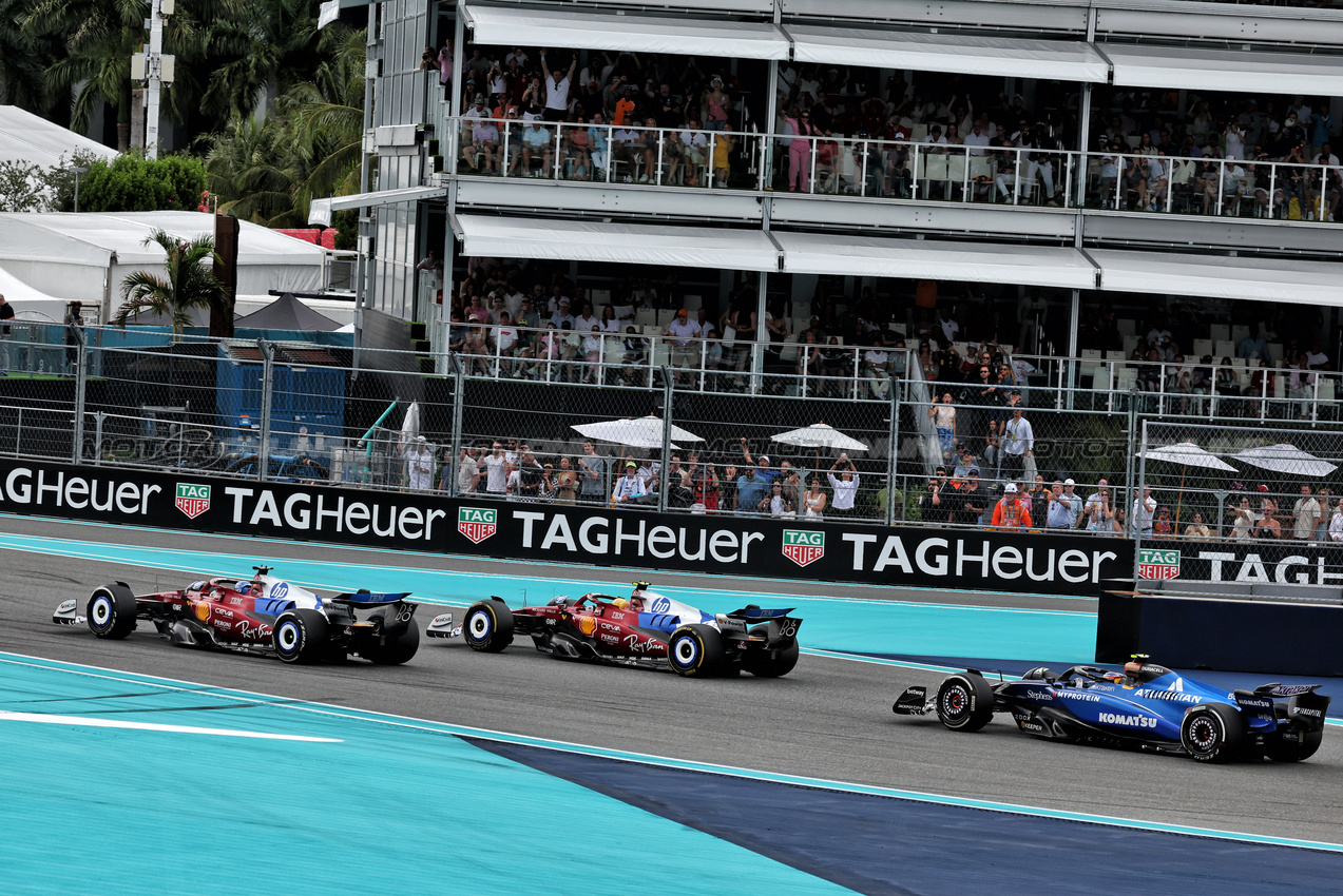 GP MIAMI, Charles Leclerc (MON) Ferrari SF-25 davanti a Lewis Hamilton (GBR) Ferrari SF-25 e Carlos Sainz (ESP) Atlassian Williams Racing FW46.

04.05.2025. Formula 1 World Championship, Rd 6, Miami Grand Prix, Miami, Florida, USA, Gara Day.

- www.xpbimages.com, EMail: requests@xpbimages.com © Copyright: Moy / XPB Images