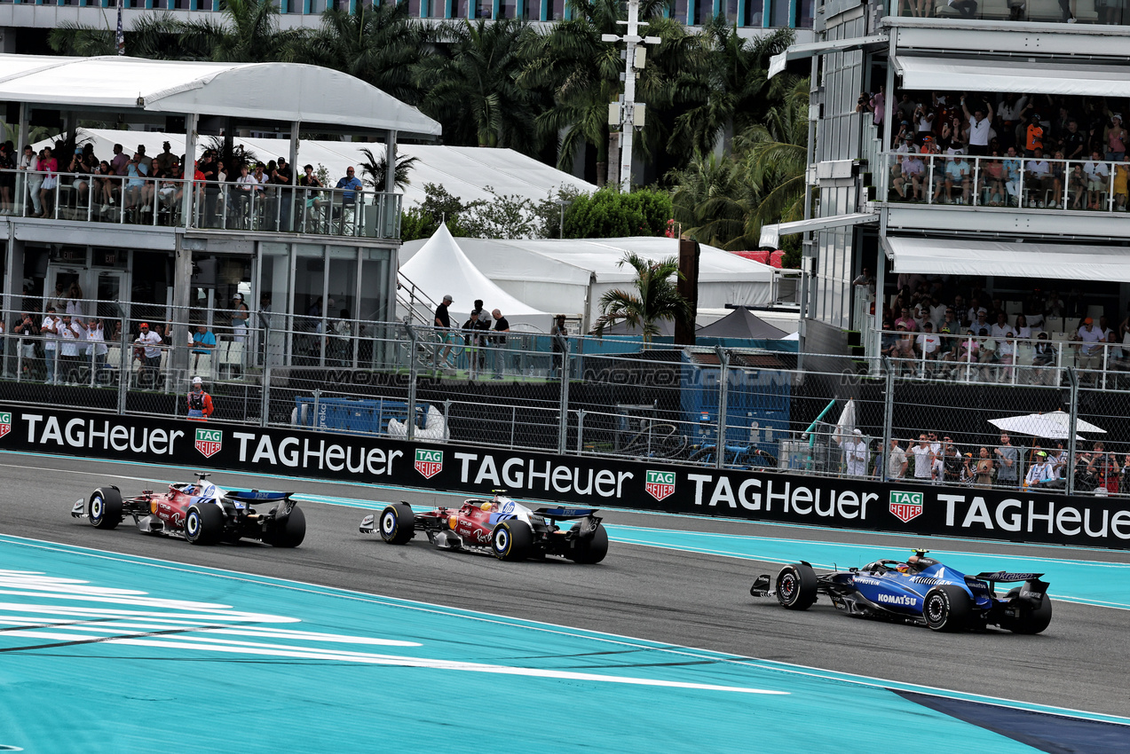 GP MIAMI, Charles Leclerc (MON) Ferrari SF-25 davanti a Lewis Hamilton (GBR) Ferrari SF-25 e Carlos Sainz (ESP) Atlassian Williams Racing FW46.

04.05.2025. Formula 1 World Championship, Rd 6, Miami Grand Prix, Miami, Florida, USA, Gara Day.

- www.xpbimages.com, EMail: requests@xpbimages.com © Copyright: Moy / XPB Images