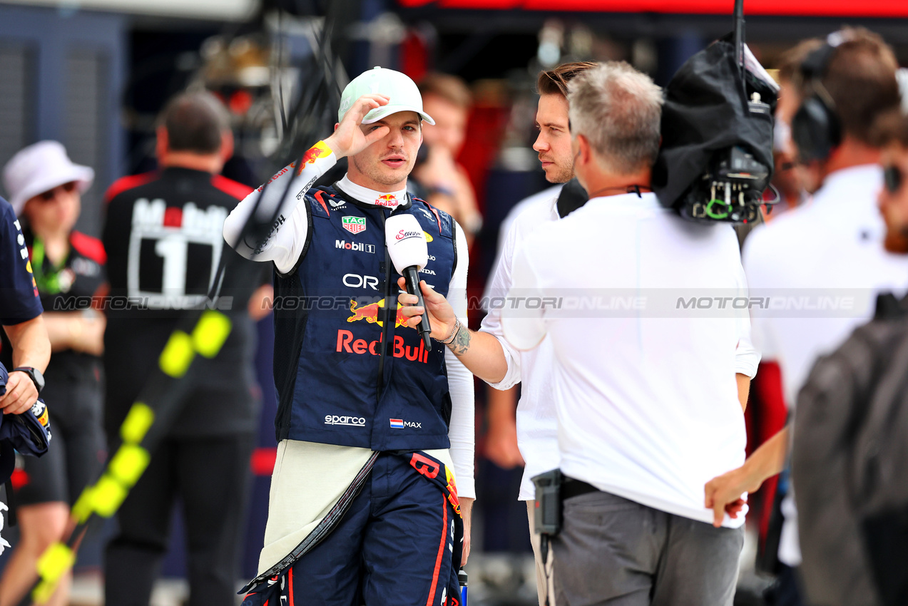 GP MIAMI, Max Verstappen (NLD) Red Bull Racing on the grid.

04.05.2025. Formula 1 World Championship, Rd 6, Miami Grand Prix, Miami, Florida, USA, Gara Day.

- www.xpbimages.com, EMail: requests@xpbimages.com © Copyright: Charniaux / XPB Images