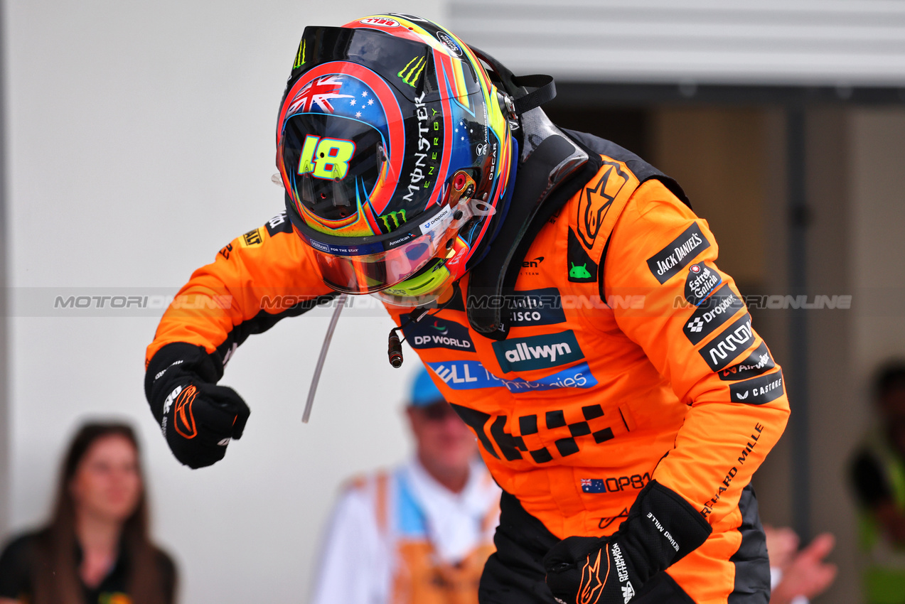 GP MIAMI, Gara winner Oscar Piastri (AUS) McLaren celebrates in parc ferme.

04.05.2025. Formula 1 World Championship, Rd 6, Miami Grand Prix, Miami, Florida, USA, Gara Day.

- www.xpbimages.com, EMail: requests@xpbimages.com © Copyright: Batchelor / XPB Images