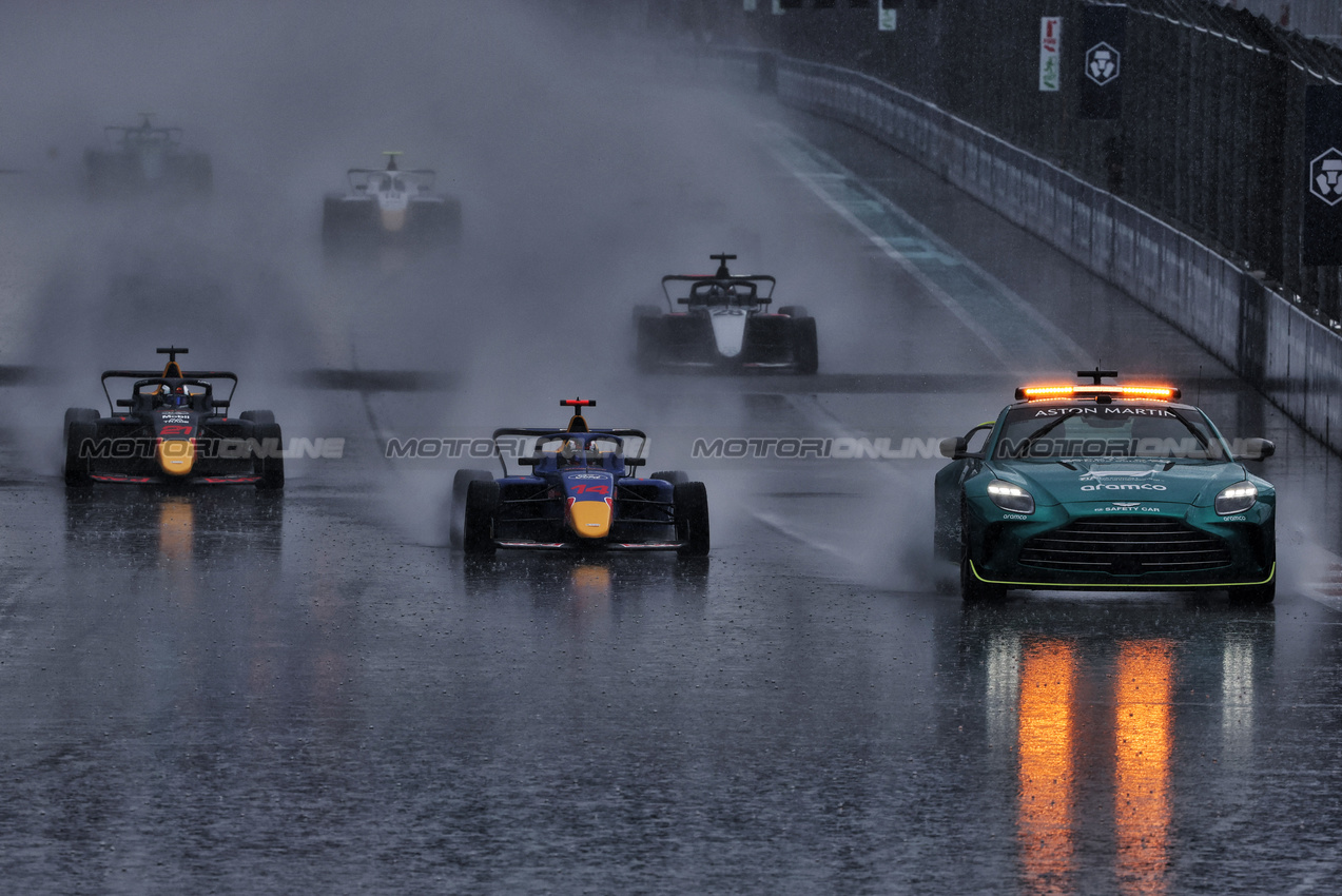 GP MIAMI, Chloe Chambers (USA) Campos Racing davanti a behind the Aston Martin FIA Safety Car.

04.05.2025. FIA Formula Academy, Rd 3, Gara 2, Miami, Florida, USA, Domenica.

- www.xpbimages.com, EMail: requests@xpbimages.com Copyright: XPB Images
