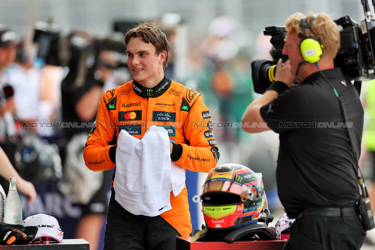 GP MIAMI, Gara winner Oscar Piastri (AUS) McLaren in parc ferme.

04.05.2025. Formula 1 World Championship, Rd 6, Miami Grand Prix, Miami, Florida, USA, Gara Day.

- www.xpbimages.com, EMail: requests@xpbimages.com © Copyright: Charniaux / XPB Images