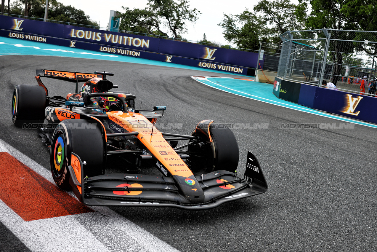 GP MIAMI, Oscar Piastri (AUS) McLaren MCL39.

04.05.2025. Formula 1 World Championship, Rd 6, Miami Grand Prix, Miami, Florida, USA, Gara Day.

- www.xpbimages.com, EMail: requests@xpbimages.com © Copyright: Charniaux / XPB Images