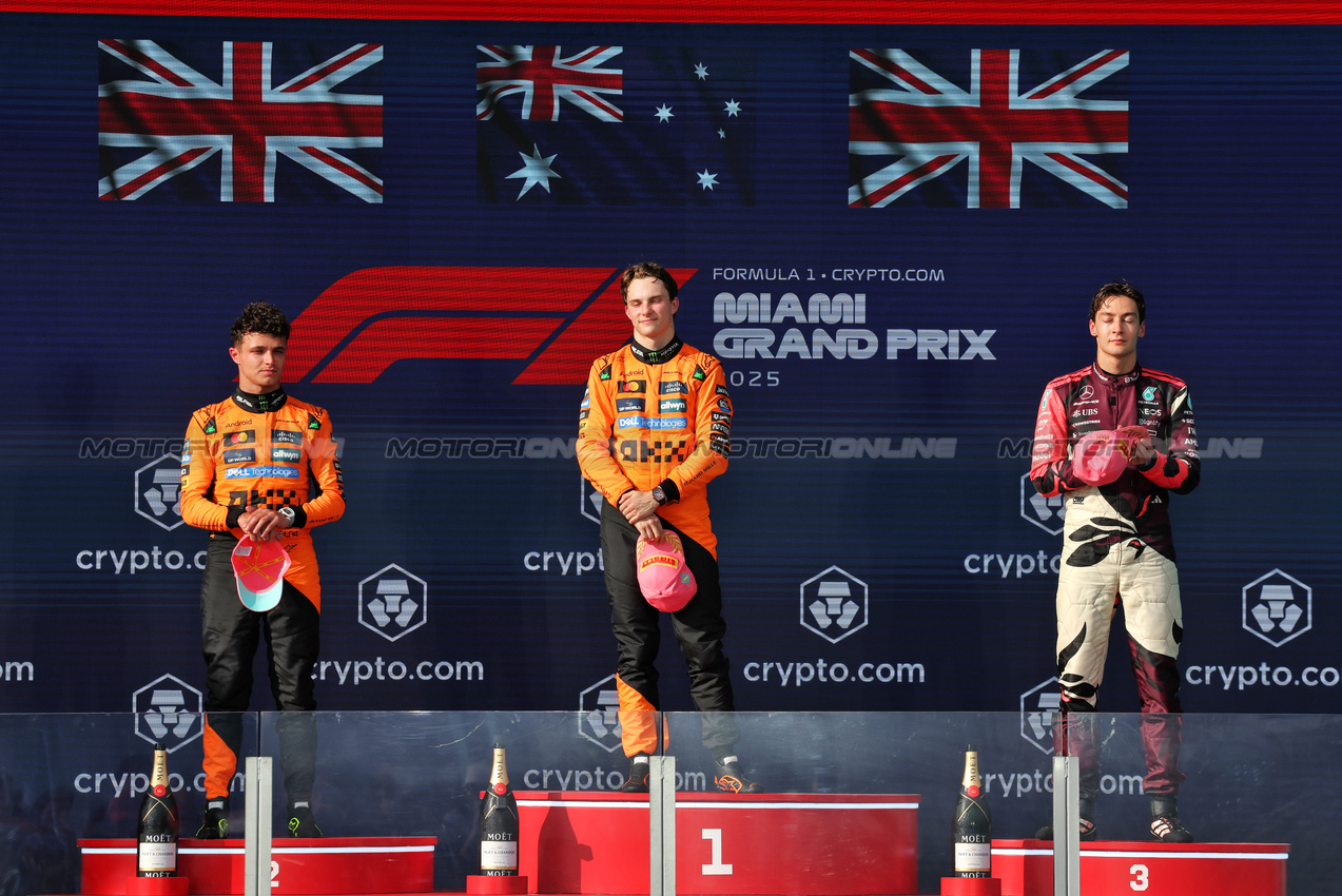 GP MIAMI, The podium (L to R): Lando Norris (GBR) McLaren, second; Oscar Piastri (AUS) McLaren, vincitore; George Russell (GBR) Mercedes AMG F1, third.

04.05.2025. Formula 1 World Championship, Rd 6, Miami Grand Prix, Miami, Florida, USA, Gara Day.

- www.xpbimages.com, EMail: requests@xpbimages.com © Copyright: Moy / XPB Images